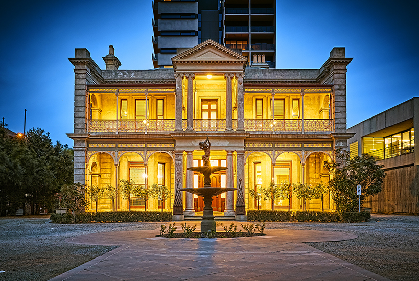 The St Kilda Mansion “Stanthorpe” was built in 1874.
