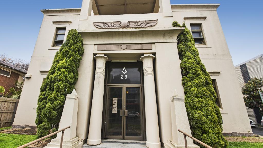 Sandringham’s Egyptian-style Masonic Hall is still looking for a buyer after it passed in for $600,000 less than its reserve price.
