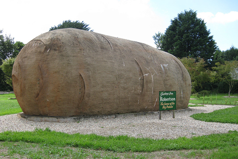 The Big Potato at Roberston in New South Wales. Picture: Celcom at English Wikipedia.
