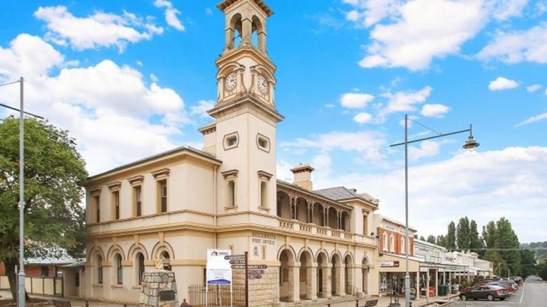 Historic Beechworth Post Office waits for new buyer’s stamp