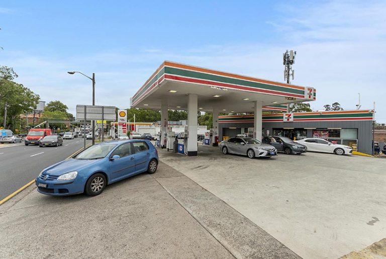 Investors buy 18 7-Eleven service stations within hours