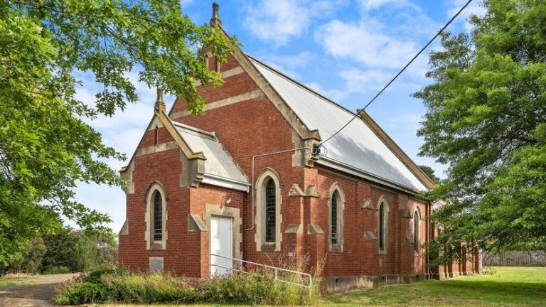 Historic Birregurra Uniting Church smashes price reserve