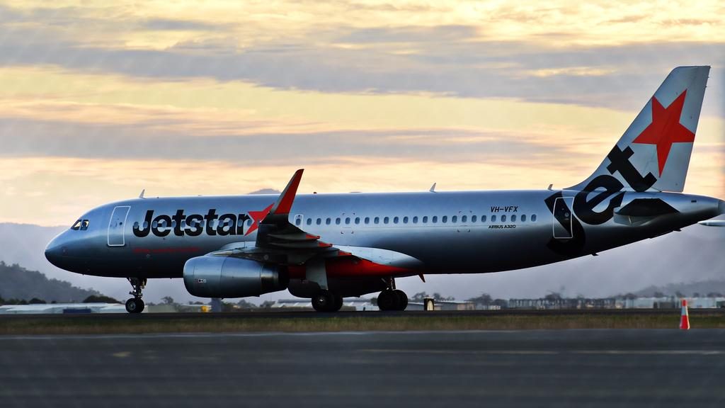 Jetstar flight from Melbourne landing at Townsville Airport. Picture: Alix Sweeney
