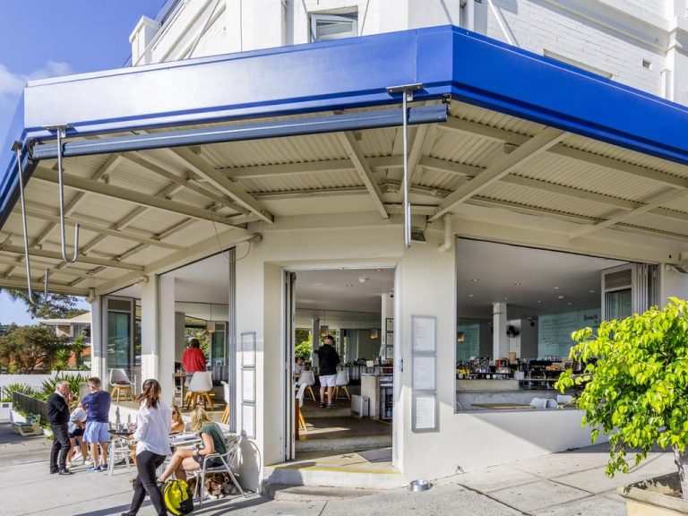 Beach House Balmoral Restaurant and Cafe site sells at auction for the first time in 15 years