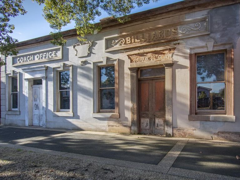 Dunolly’s crumbling Bendigo Hotel a window into gold rush