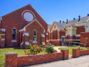 Shepparton op-shoppers to pray for Uniting Church auction action