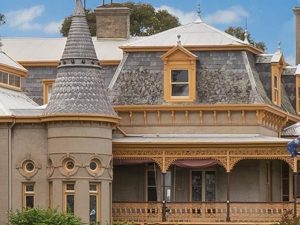 Bendigo’s haunted, heritage Fortuna Villa hotel is a golden opportunity