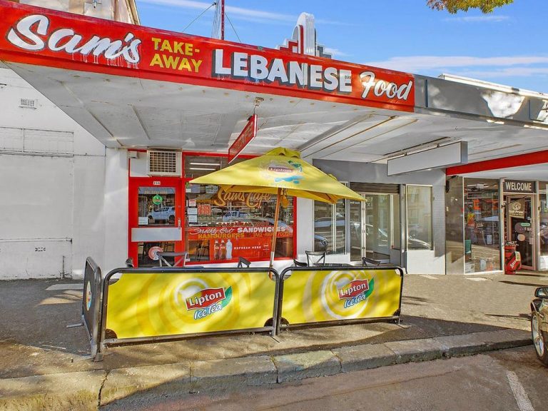 Geelong buyers jump on home of Sam’s Cafe