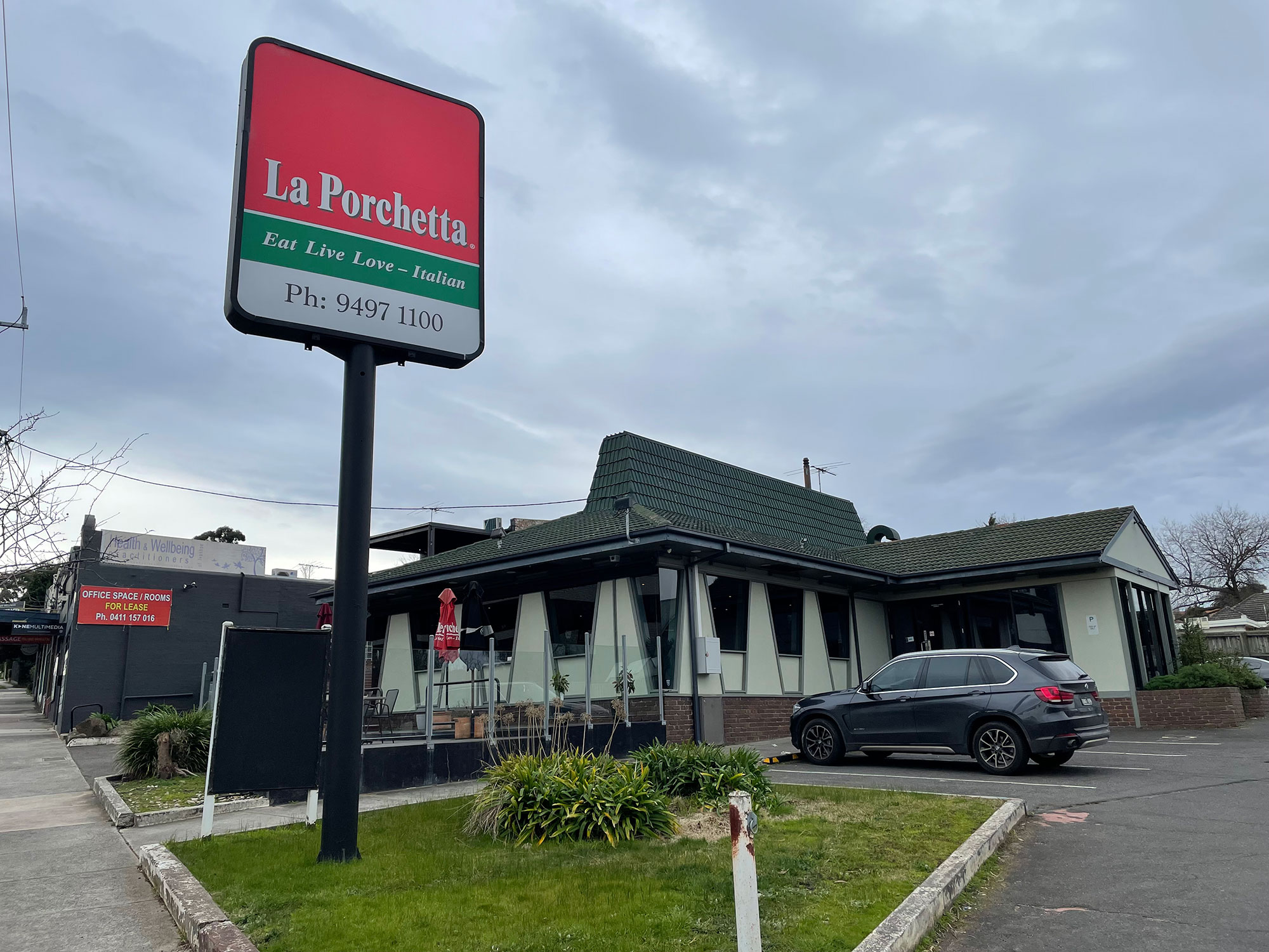 Exterior of an old Pizza Hut in Ivanhoe, which is now a La Porchetta