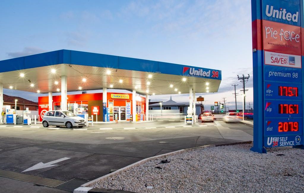 Two Tassie fuel outlets snapped up by private investors