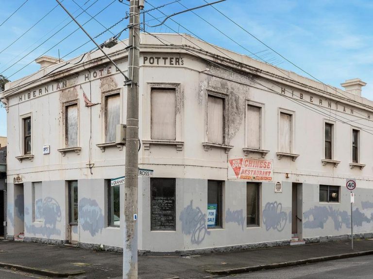 Port Melbourne: Fire-damaged Hibernian Hotel seeks new publican