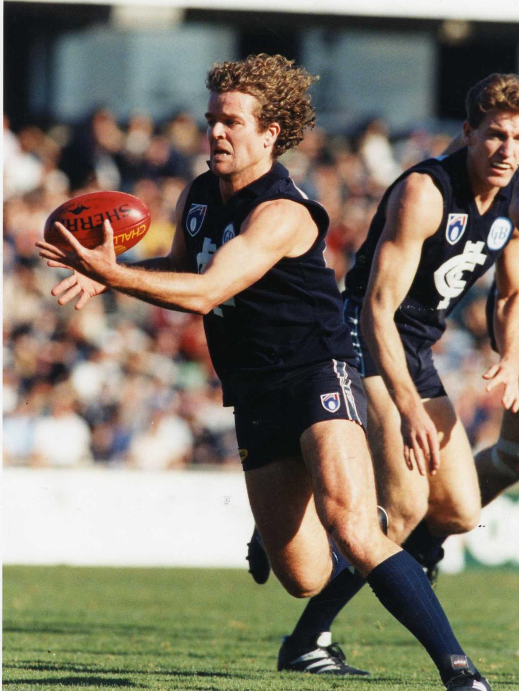 Footballer Fraser Brown playing for Carlton in an AFL football match. Used 27 Sep 1995.