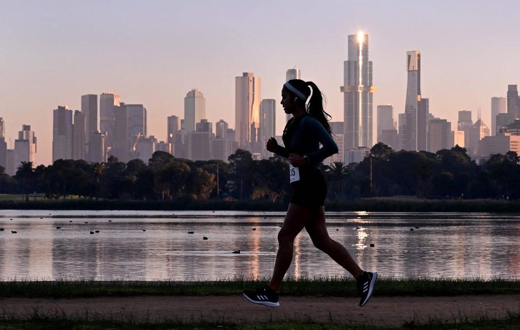 Office leasing hit by rising vacancies in lower grade towers as Melbourne soars to 1990s levels