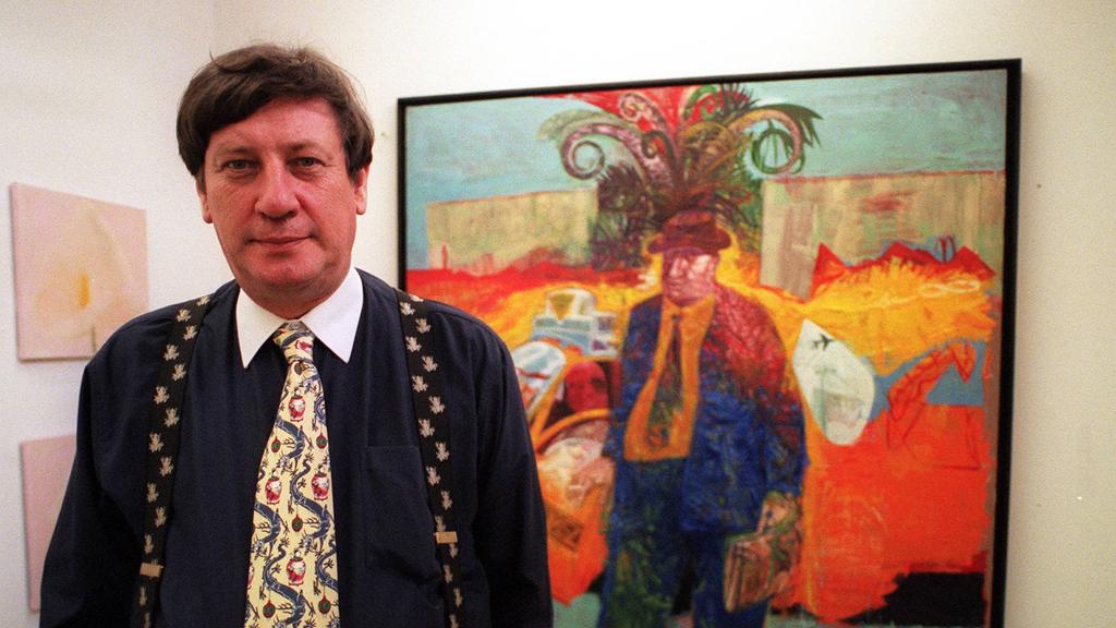 Art dealer Ray Hughes in front of portrait of himself, entry in 1997 Archibald Prize.
Art / Painting P/