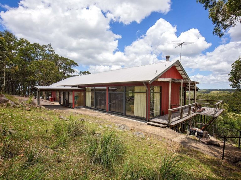 Waltzing Matilda: Eco-conscious Banjos Bushland Retreat for sale