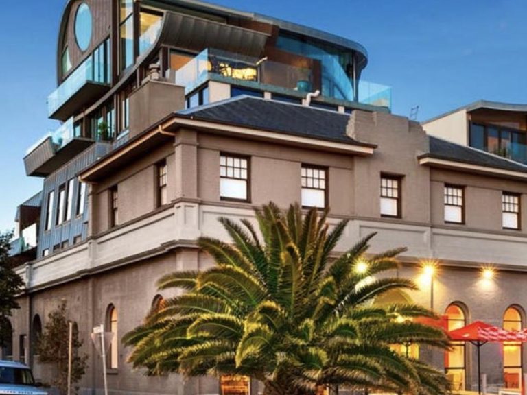 From seaman to spritzers: Historic Port Melbourne venue offers investors rare catch