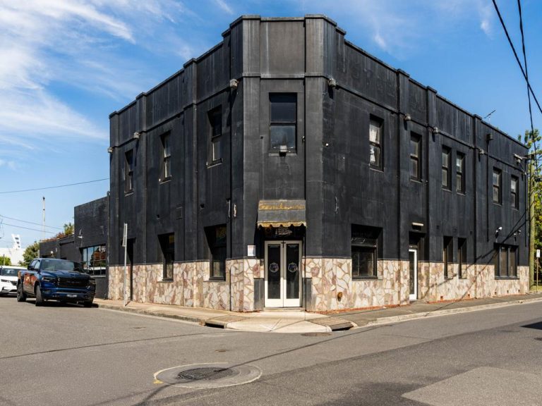 Inner city Geelong pub and former music venue listed for sale